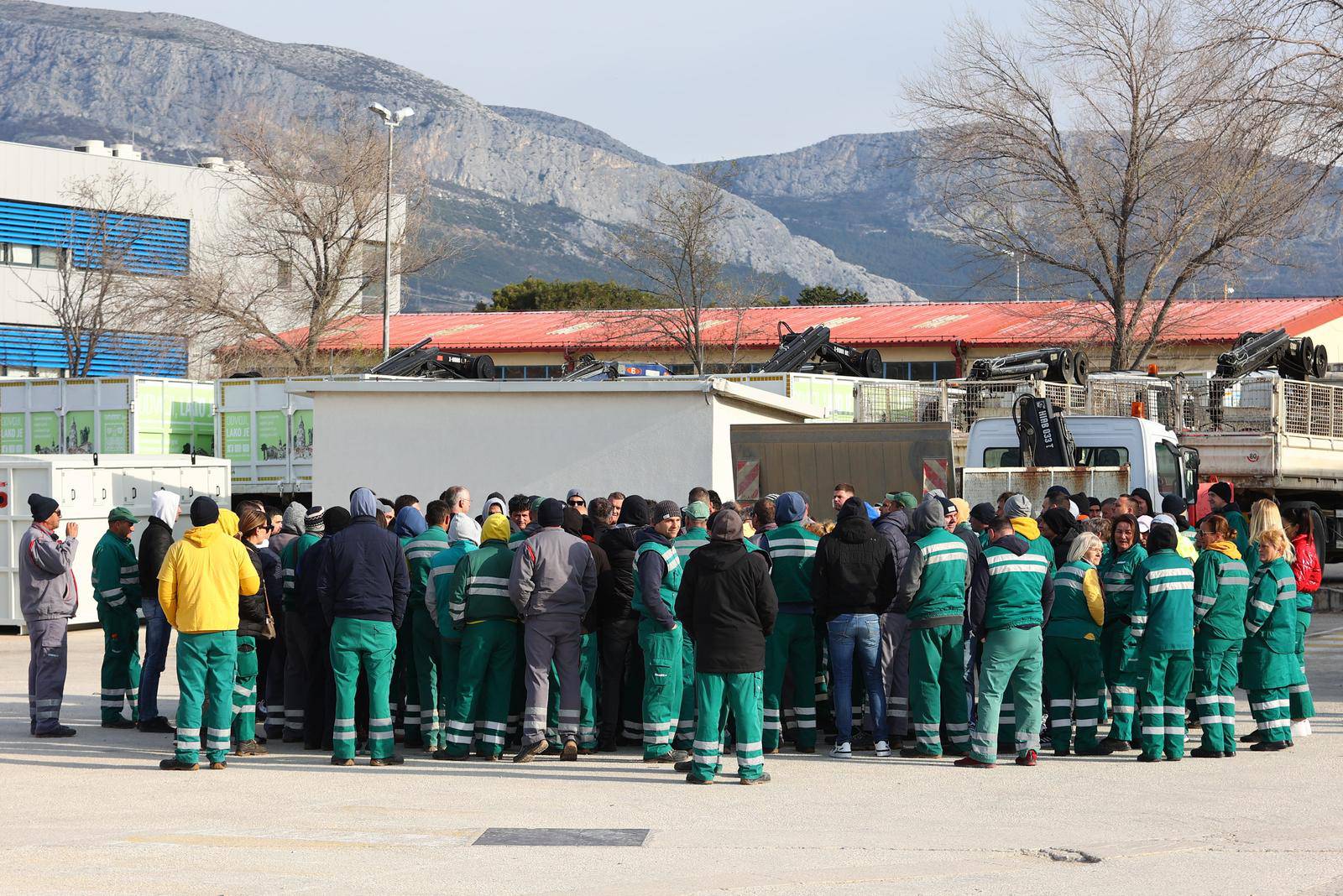 Split: Radnici Čistoće s tri kamiona ispraznit će samo smeće oko bolnice i staračkih domova