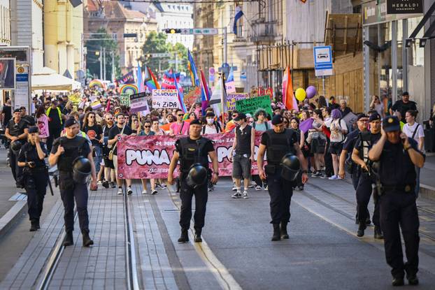 Zagreb: 24. Povorka ponosa LBGTIQ zajednica "Puna usta ponosa" prolazi centrom grada