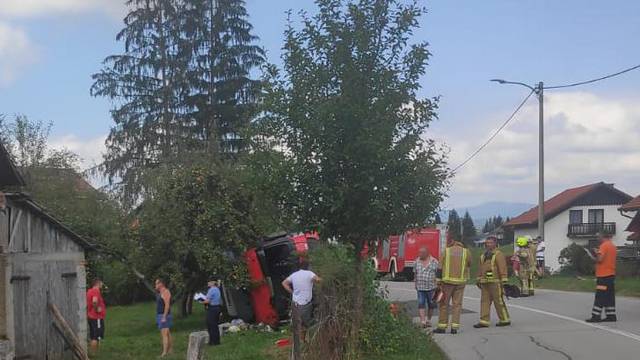 'Zaljuljalo se meso na kukama i zanijelo me': Kamion pun mesa prevrnuo se kod Karlovca