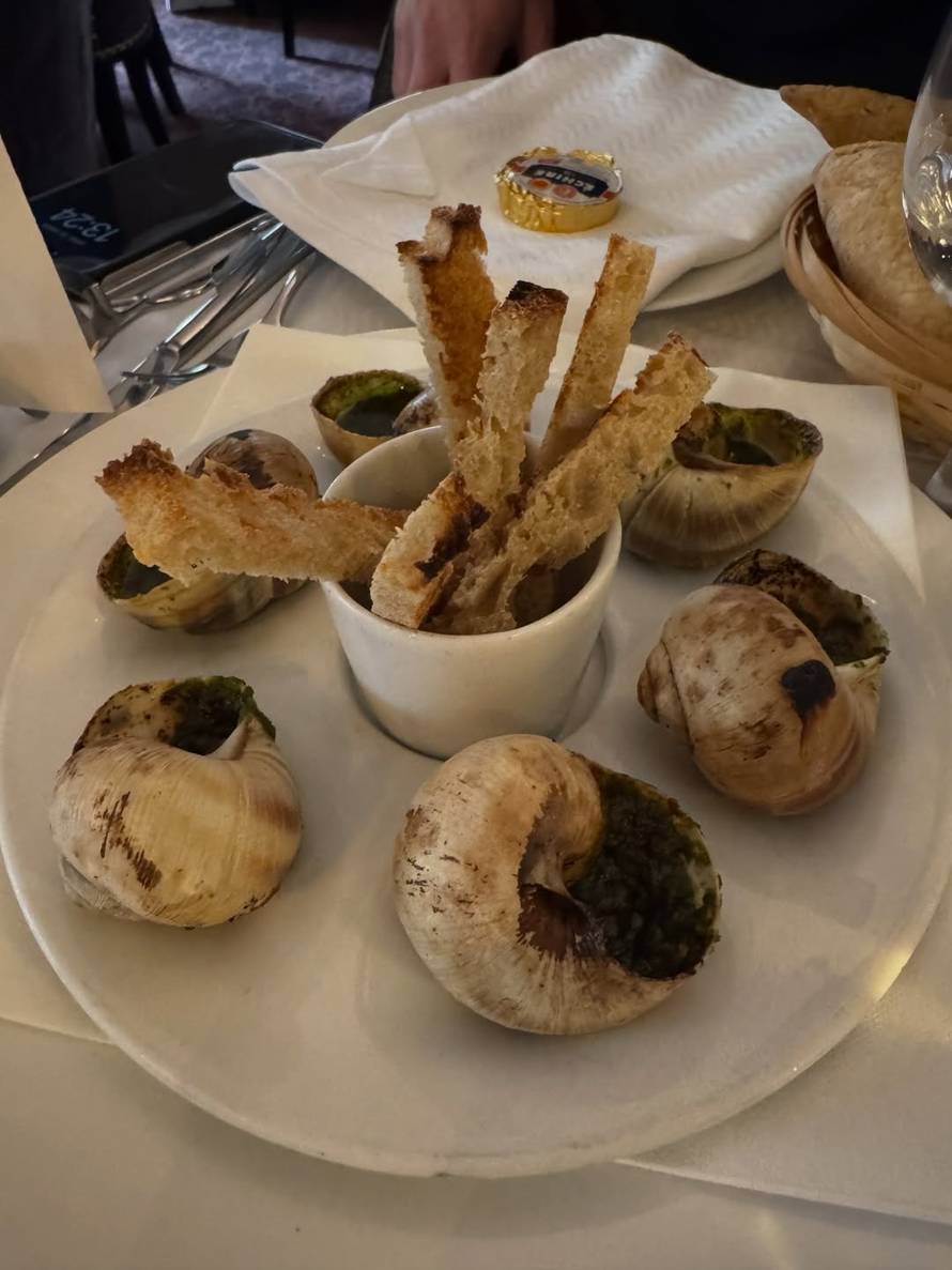 FOTO Pogledajte u čemu se nakon romantičnog vikenda u Parizu s Majom vozio Šime Elez