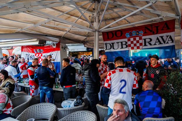 Split: Atmosefra na splitskoj rivi uoči početka utakmice UEFA Lige nacija Hrvatska - Francuska