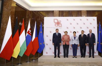 Premijeri Mađarske i Češke su za zajedničku europsku vojsku
