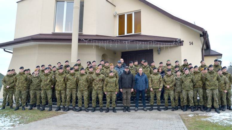 Banožić u Poljskoj zahvalio hrvatskim vojnicima na angažmanu u misiji NATO-a