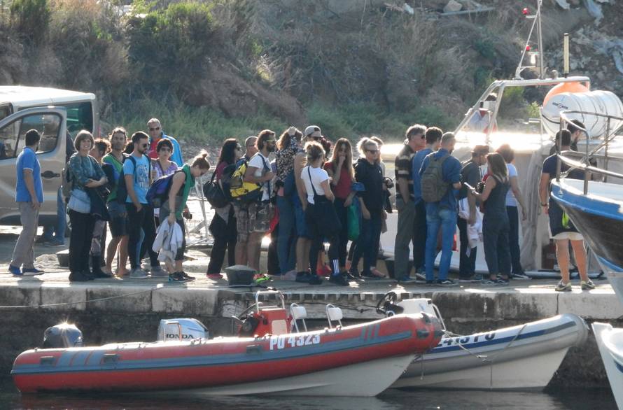 Snimali su na Visu: Izašli prvi kadrovi iz filma 'Mamma Mia'