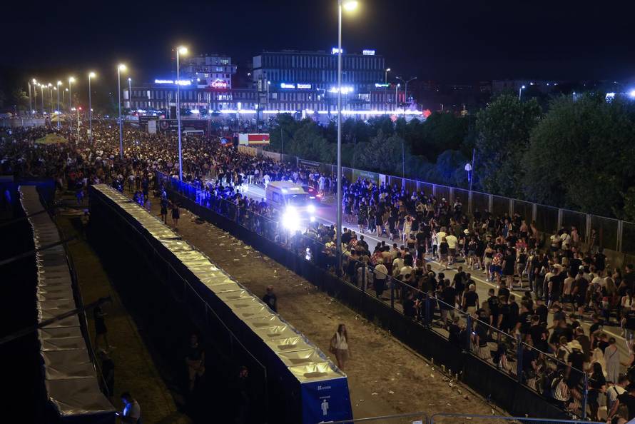 Zagreb: Završio je koncert Marka Perkovića Thompsona, kolone ljudi idu s hipodroma