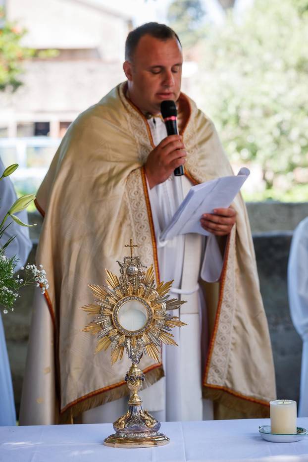 Kaštel Stari: Blagdan Tijelova u župnoj crkvi Gospe od Ružarija