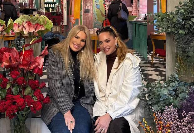 FOTO Ovako je Iva Todorić uzela mikrofon i pjevala mami Vesni