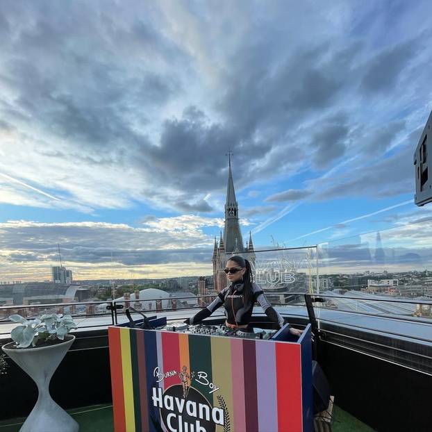 FOTO Ovo je ljepotica zbog koje su zaratili Beckhamovi sinovi...