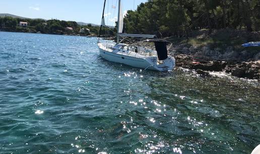 'Brodica  je udarila u nešto, mi ubrzano tonemo, pomozite...'