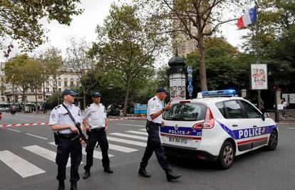 Kod Pariza: Dvoje ozlijeđenih u pucnjavi ispred supermarketa