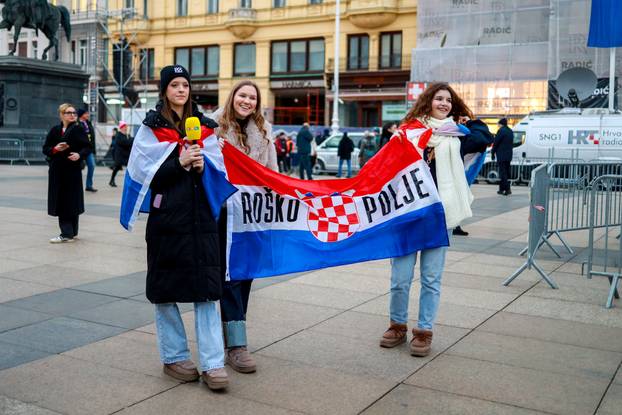 Zagreb: Počelo okupljanje građana za svečani doček rukometnih reprezentativaca nakon osvojene bronce na Europskom prvenstvu