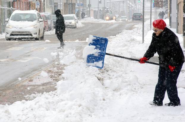 Snijeg je prekrio Sisak 