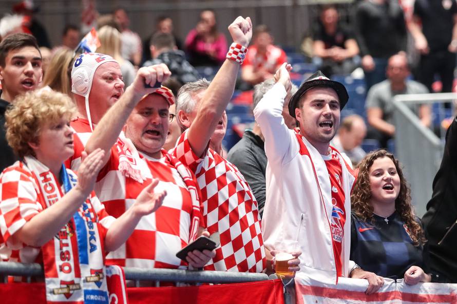 U boj, u boj: Podrška navijača u Grazu kao da smo u Hrvatskoj!