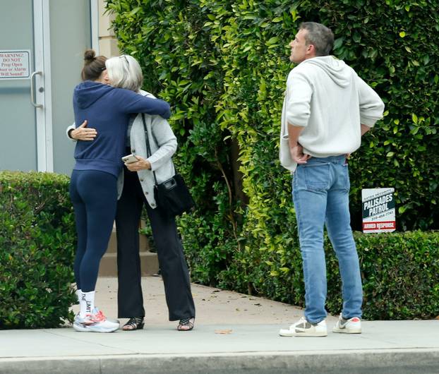Jennifer Garner Shares a Laugh with Ben Affleck and his Mom