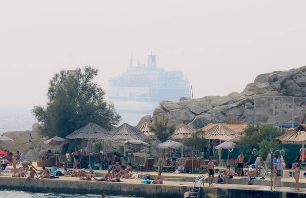 Split  prekriven dimom zbog požara kod Tomislavgrada