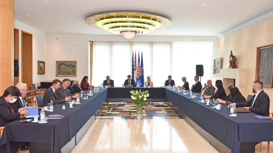 Milanović s predstavnicima Saveza udruga obitelji nestalih