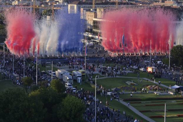 Zagreb: Vojni mimohod završio uz veličanstveni pirotehnički šou 
