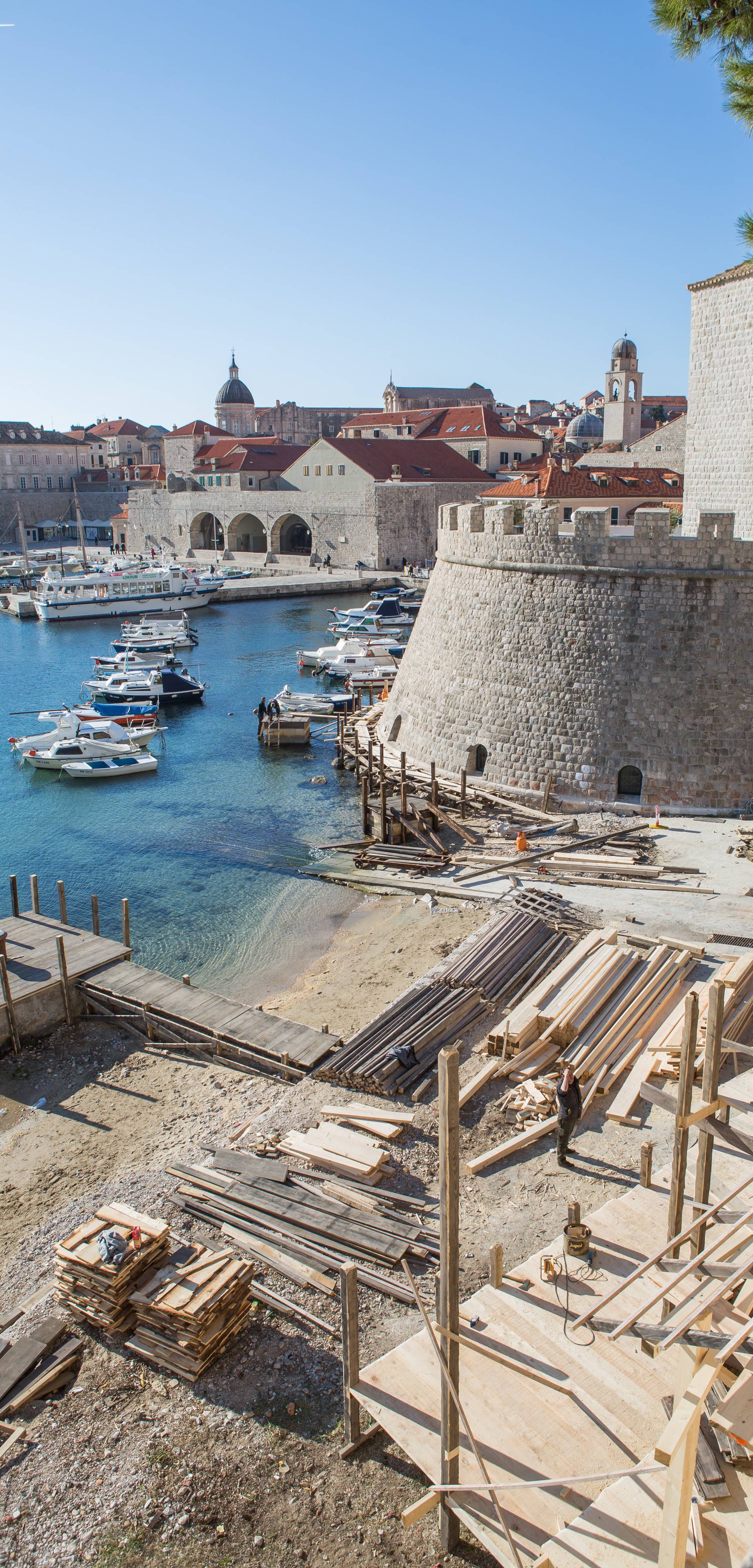 Počelo je: Dubrovnik se polako sprema za doček Robina Hooda