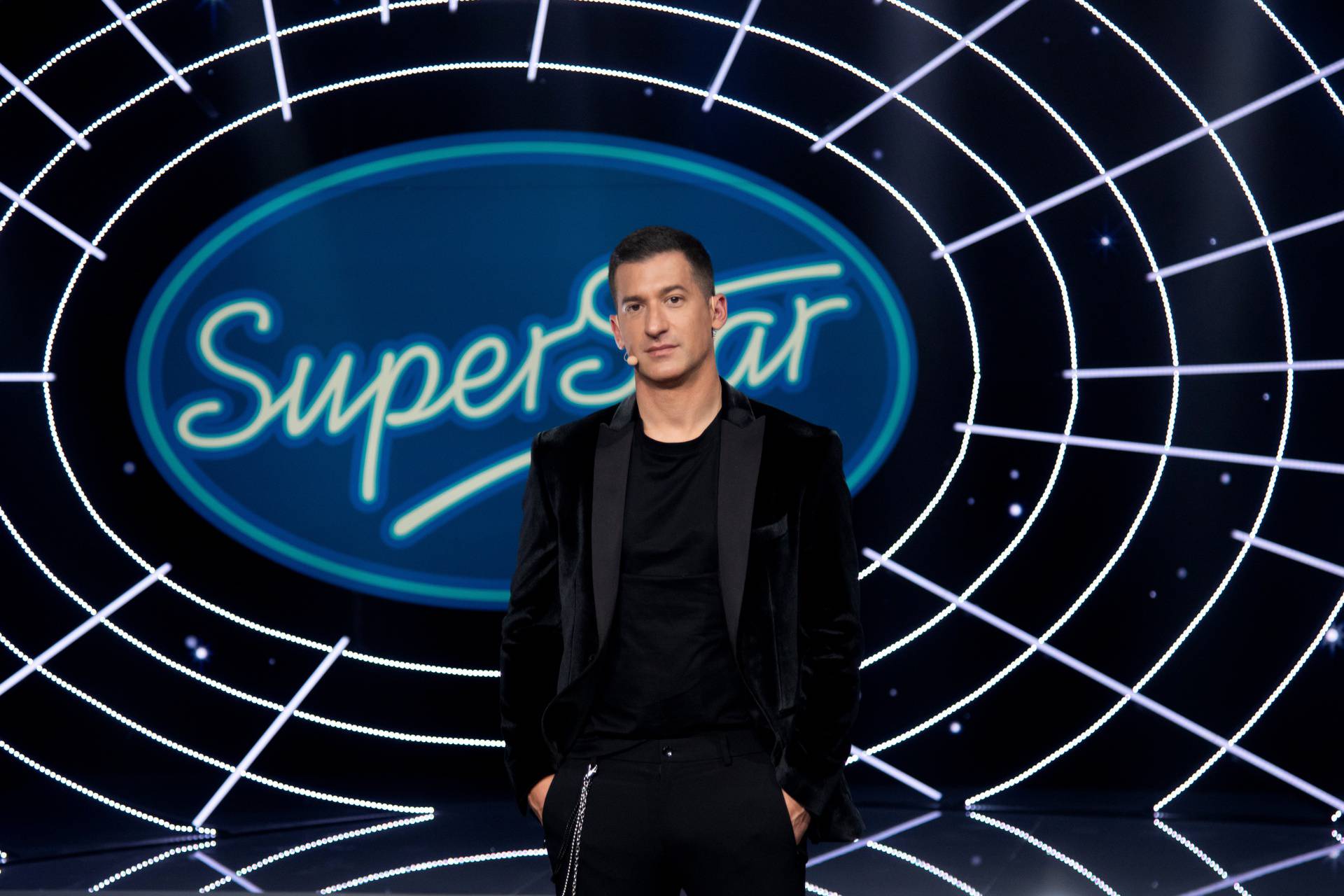 'Mlada pjevačka nada'! Zgodan srpski producent iz 'Superstara' pokazao kako pjeva njegov otac