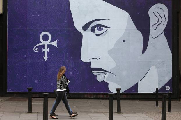 Dublin: Mural posve?en pjeva?u Princu