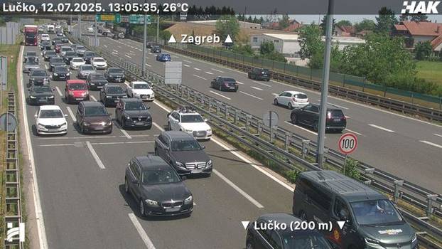 FOTO Nastala gužva kod Lučkog, kod Trakošćana kolona 6 km!