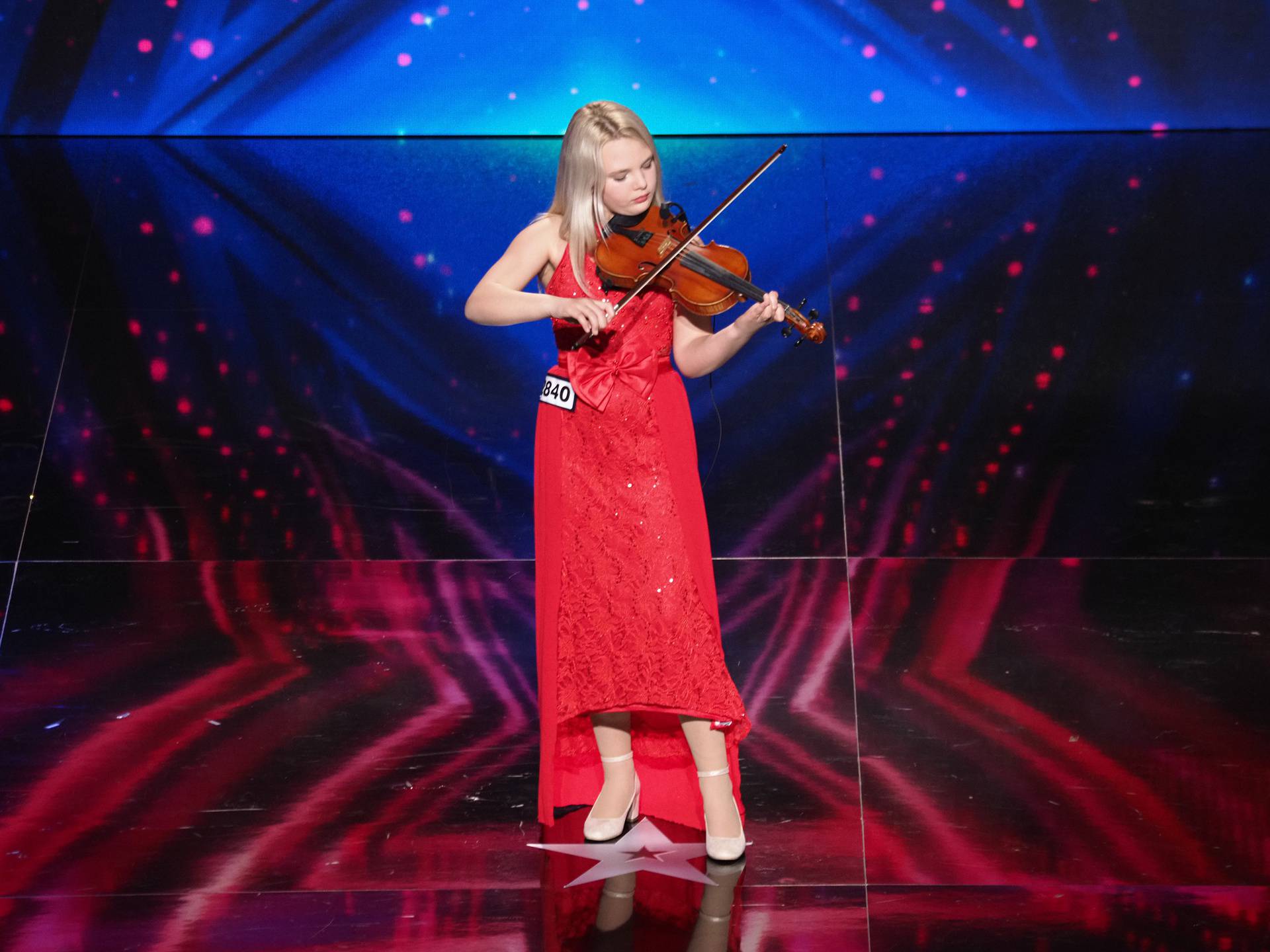 Violinistica Ana oduševila žiri u Supertalentu, sviranjem na ulici zaradila dovoljno da kupi konja