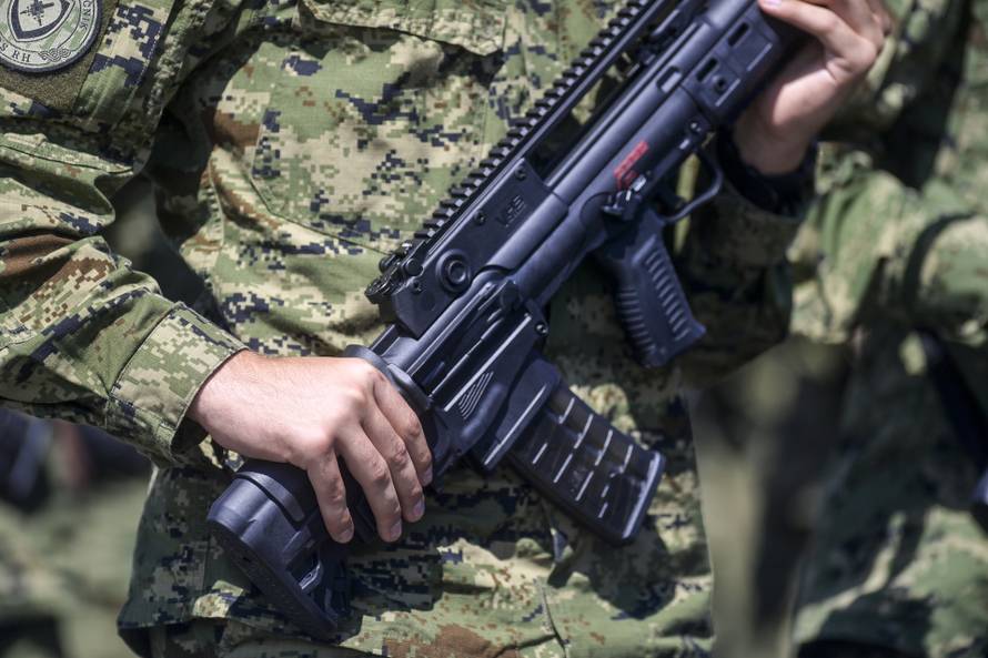 Velika Gorica: Uvježbavanje pješačkih postroja Hrvatske vojske za svečani vojni mimohod