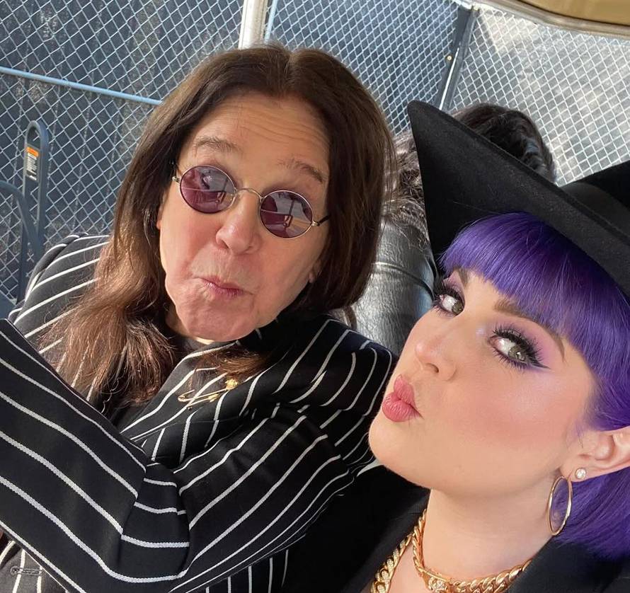 Kelly Osbourne su napali jer je smršavjela, a ona im odbrusila: 'Moj tata je nedavno umro'