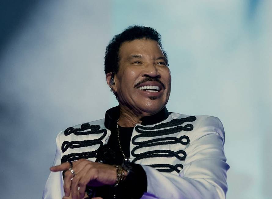Lionel Richie prekinuo koncert usred pjesme jer mu je pozlilo