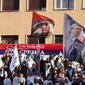 FOTO Vu&ccaron;i&cacute; odr&zcaron;ao skup u Novom Sadu: Ma&scaron;u zastavom s Ratkom Mladi&cacute;em i pale baklje