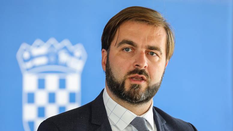 Ministar Ćorić: Cijene goriva ne bi bile niže bez Vladine Uredbe