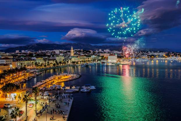 Split: Vatromet povodom proslave Dana državnosti