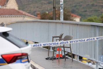 Trogir: Policijski o&ccaron;evid na starom &ccaron;iovskom mostu gdje je prona&dstrok;en mu&scaron;karac s ubodnom ranom