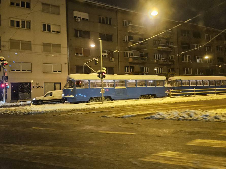 Evo kolike su kazne ako ne očistite snijeg ispred prilaza!