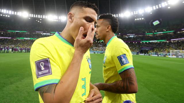 KATAR 2022 - Thiago Silva kremom je mazao lice za vrijeme utakmice