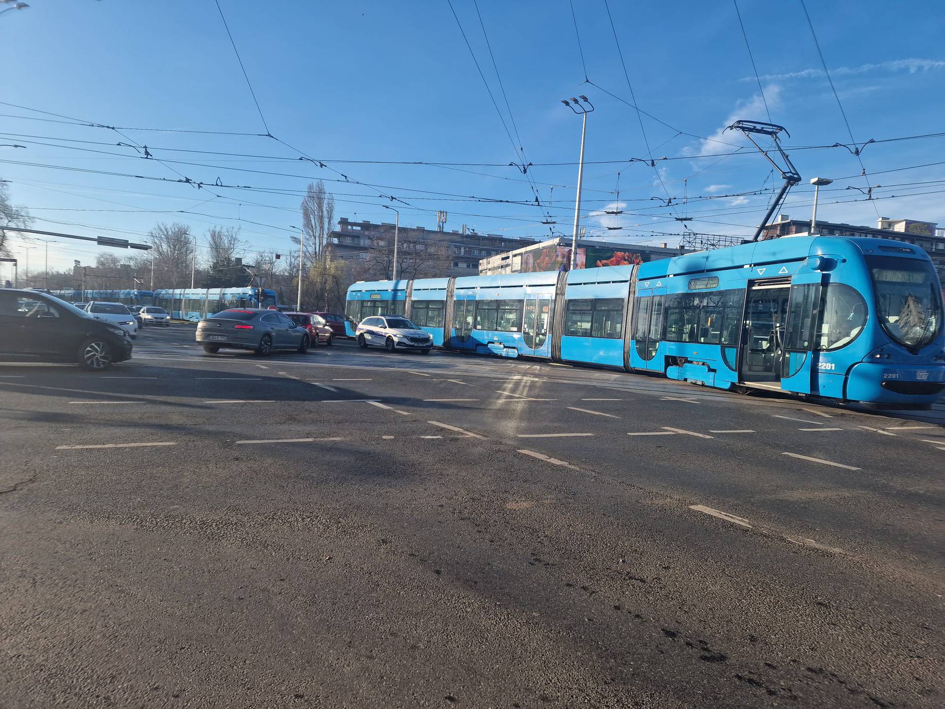 Totalni kolaps na jednom od najprometnijih ZG raskrižja: 'Dva tramvaja su se sudarila'