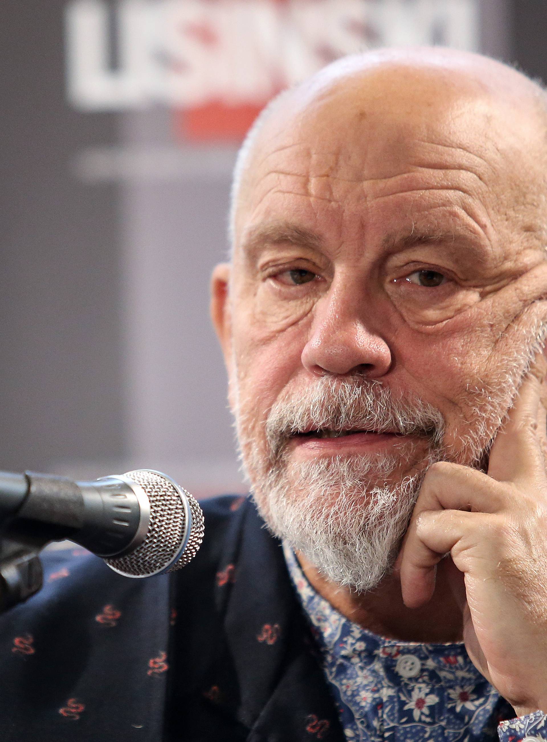 Malkovich je stigao u  Zagreb, zbog prometa i kašnjenja leta  poremetio mu se cijeli raspored