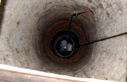Starica (80) je pala u bunar dubok 11 m i sama izašla van