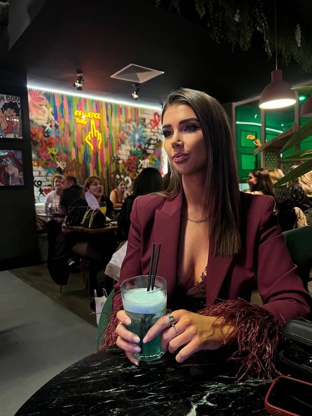 FOTO Zbog fatalne ljepotice je premierligaš dobio nove fanove