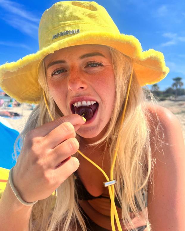 FOTO Prvakinja Europe skinula dres i ušla u povijest. Na prvi je spoj išla u salon namještaja