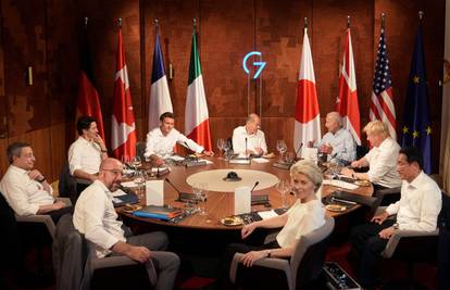 Čelnici G7 ismijavali Putina zbog fotografija na kojima jaše konja gol do pasa: 'To je najbolje!'