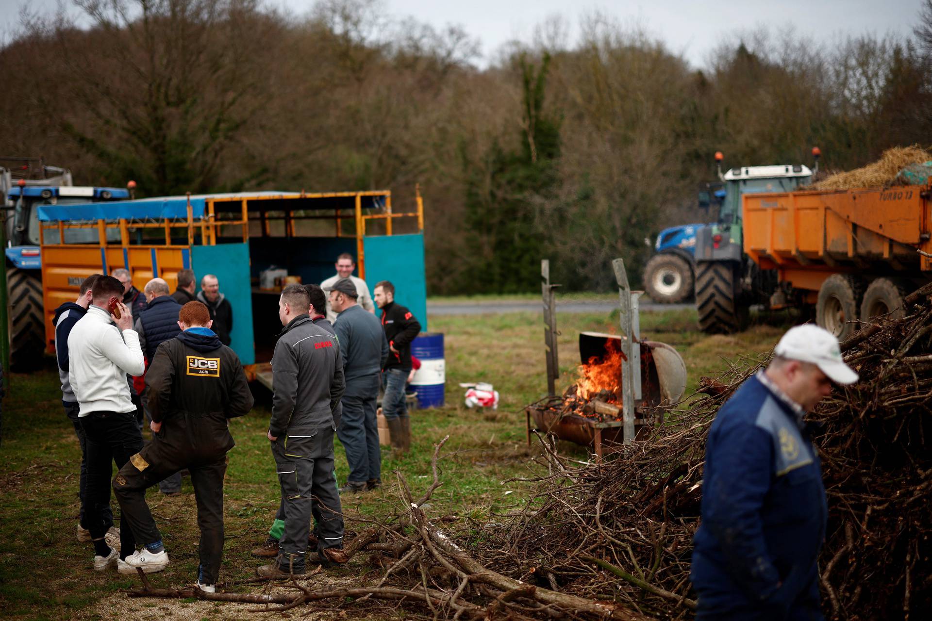 Nationwide farmer protests continue in France