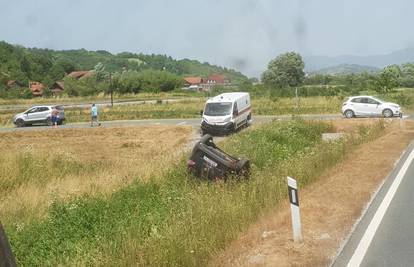 FOTO Teški sudar automobila i sanitetskog vozila kod Zaboka