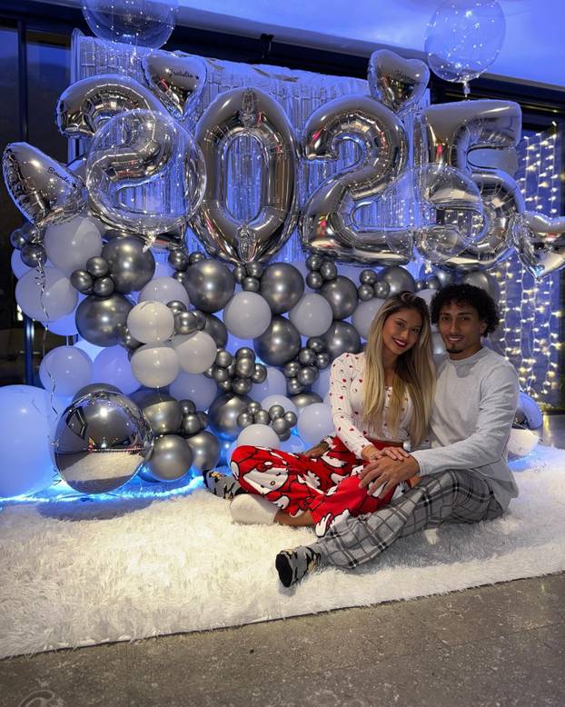 FOTO Igrač Barcelone osam je godina bio 'samo prijatelj' pa ipak osvojio atraktivnu plavušu