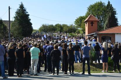 Zajedno i u smrti: Dvije Sare pokopali u zajedničkoj grobnici