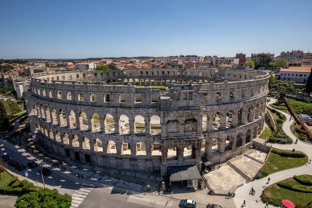Pogled na Arenu u Puli