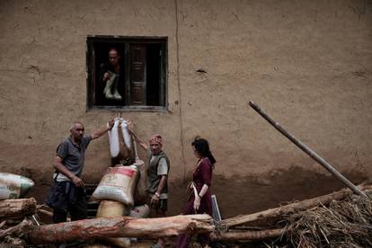 FOTO Katastrofa u Nepalu: Više od 200 mrtvih, poplave i bujice sve gore,  mnogi ostali zatrpani