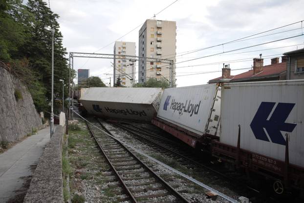 Vagoni iskočili iz kompozicije na pruzi Rijeka-Zagreb kod kolodvora Pećine