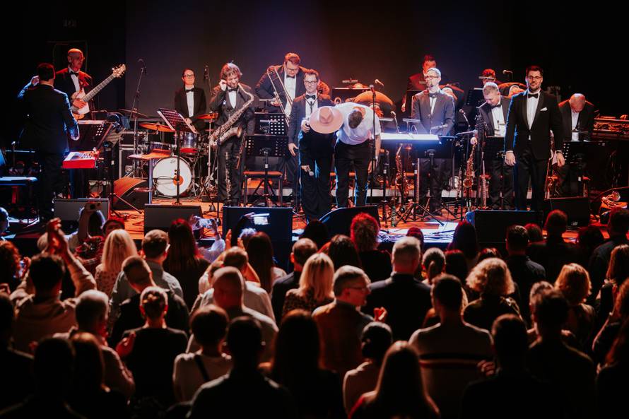 Najveći hitovi Zagrebačkog festivala ispunili su jučer prepunu Tvornicu kulture