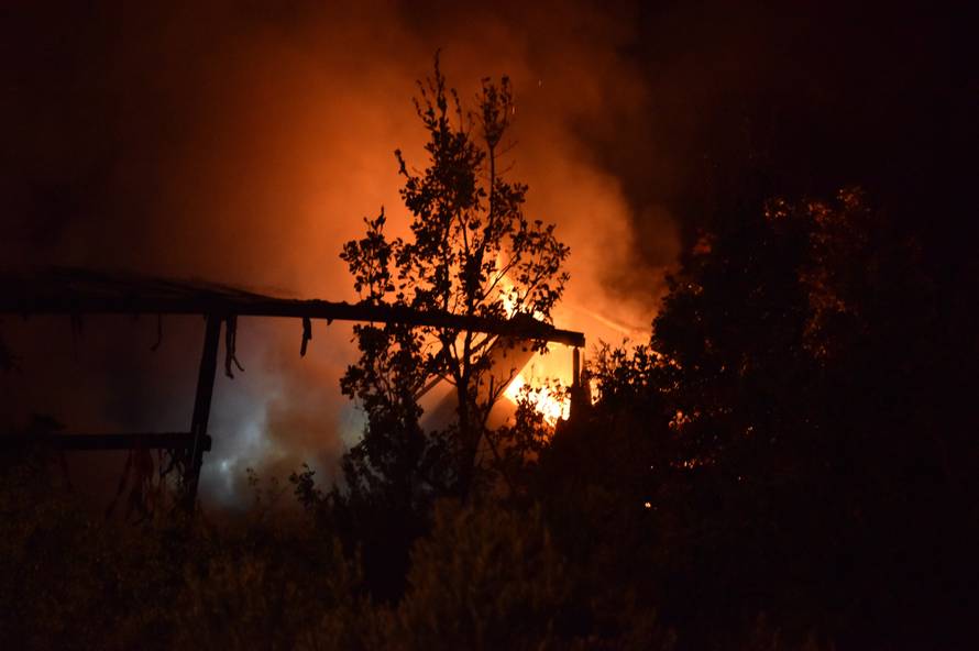 Stravična smrt: Tegljač sletio s ceste i zapalio se, vozač izgorio